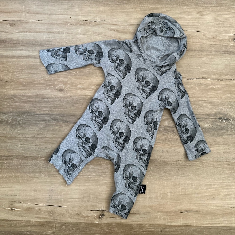 Nununu Skull OnePiece With Hood Unisex Like New 0-6 months